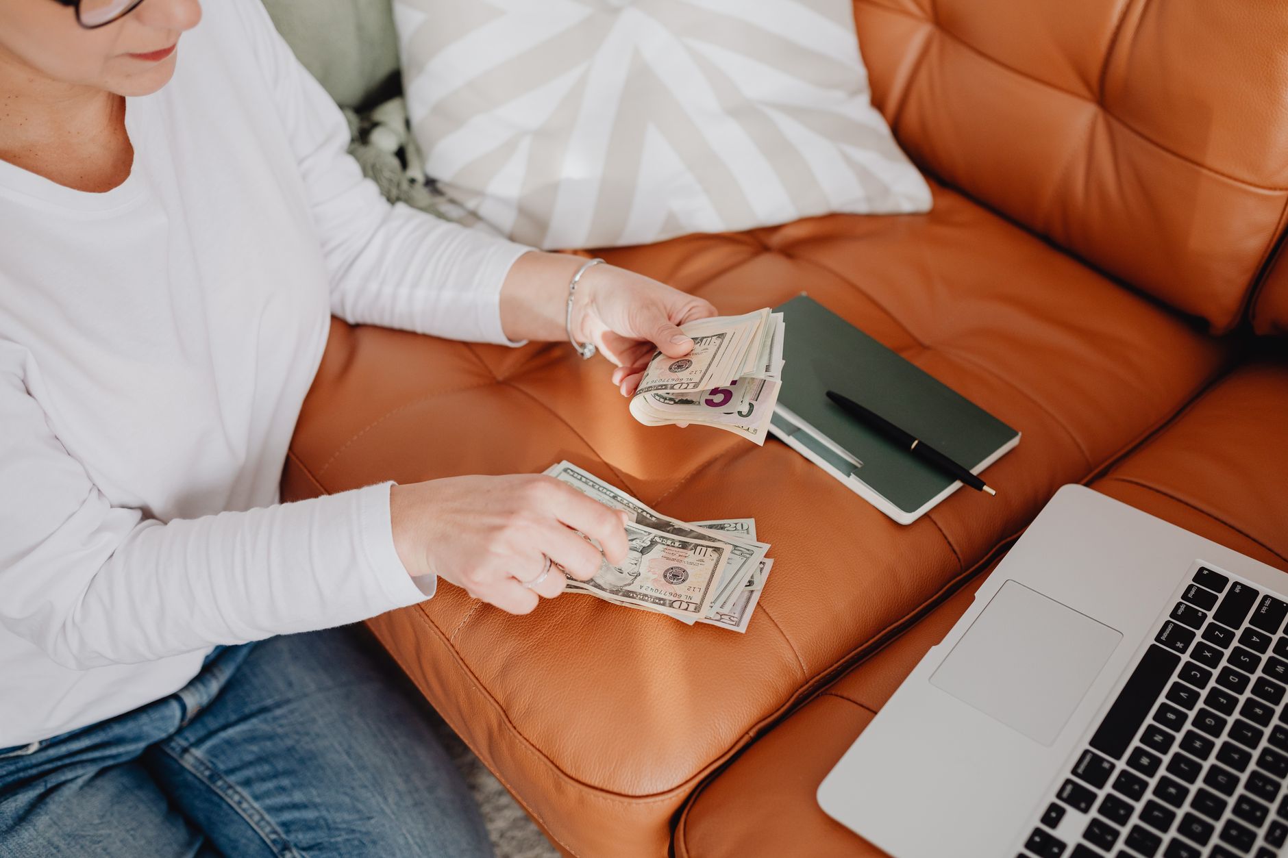 AI Side Hustle: 3 Ways to Earn With Zero Skills